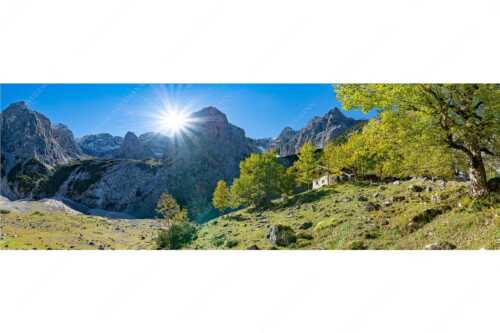 Herbstfärbung an der Oberreintalhütte mit Sonnenuntergang am Oberreintalturm im Wetterstein - Oberreintal - Seitenverhältnis 3:1 - Herbst an der Oberreintalhütte - weitere Infos unter https://www.kriner-weiermann.de