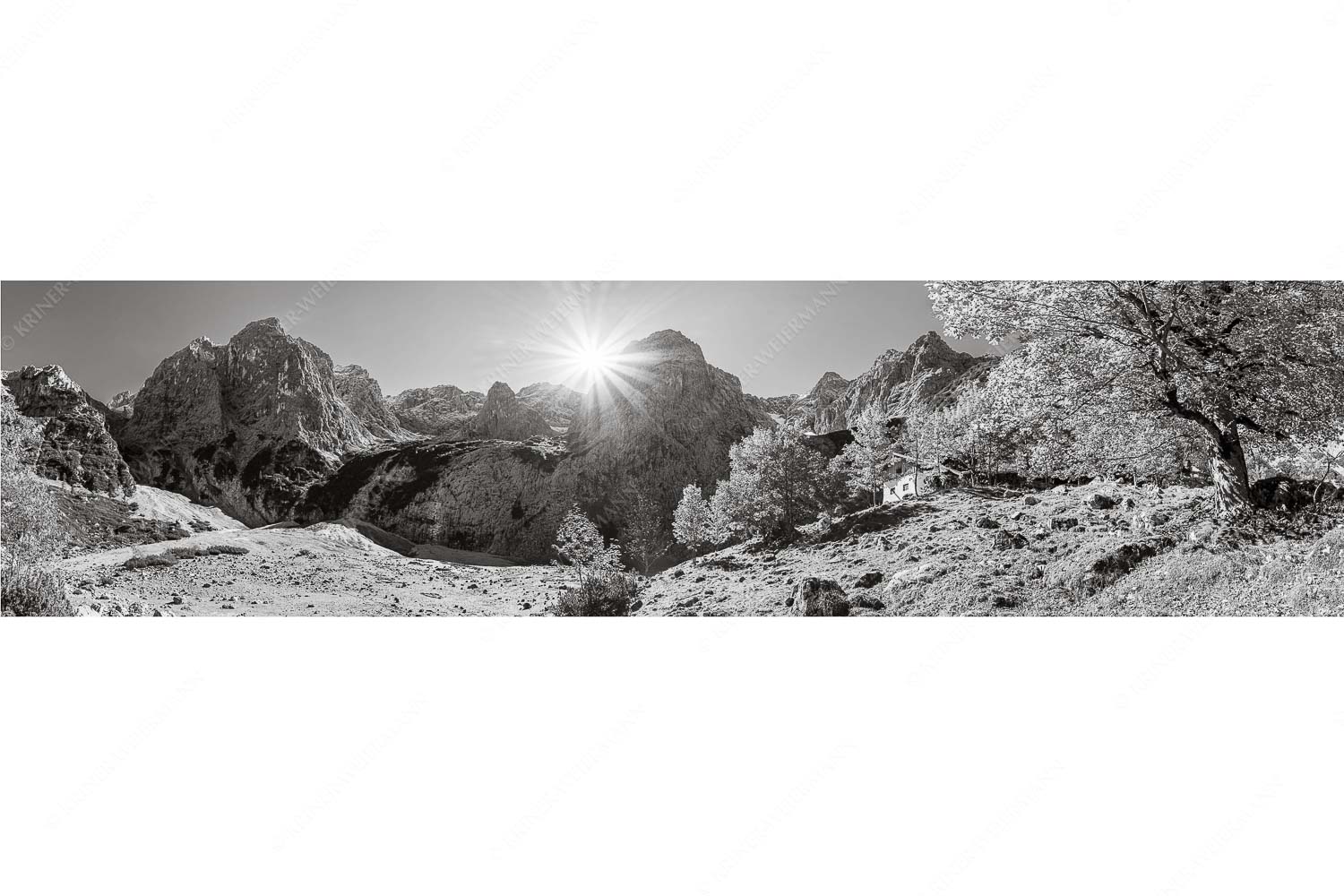 Oberreintal – Seitenverhältnis 4:1 — Herbst an der Oberreintalhütte Herbstfärbung an der Oberreintalhütte mit Sonnenuntergang am Oberreintalturm im Wetterstein