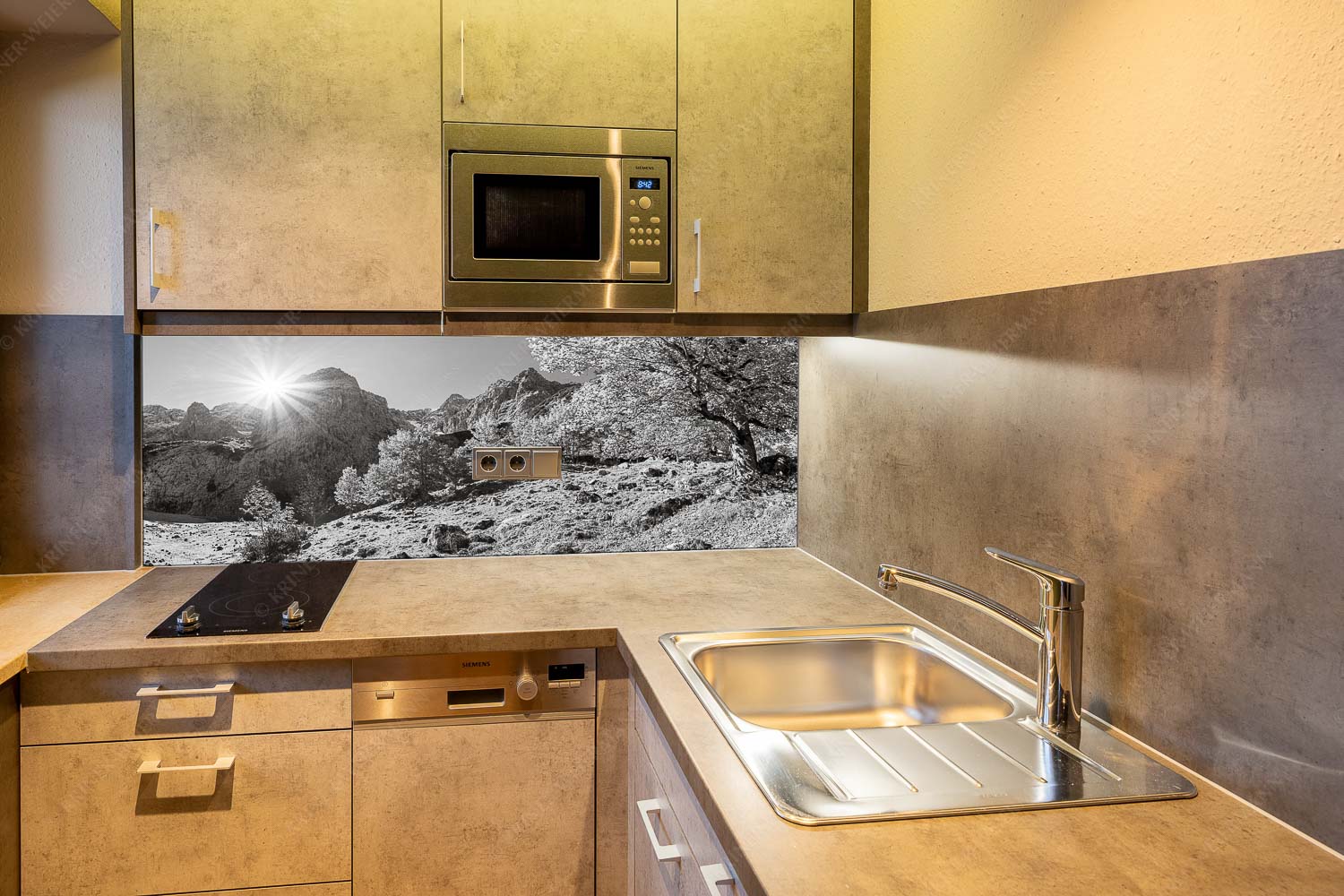 Oberreintal – Größe ca. 150x60cm, Seitenverhältnis 2,5:1 — Herbst an der Oberreintalhütte Herbstfärbung an der Oberreintalhütte mit Sonnenuntergang am Oberreintalturm im Wetterstein - Oberreintal - Größe ca. 150x60cm, Seitenverhältnis 2,5:1 - Herbst an der Oberreintalhütte - weitere Infos unter https://www.kriner-weiermann.de