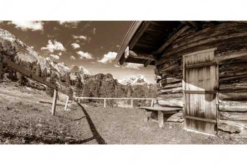 Kleine Almhütte auf der Wetterstein-Nordseite mit Blick auf das Alpsitzmassiv - Oimhütterl - Seitenverhältnis 2:1 - Almhütte im Wettersteingebirge - weitere Infos unter https://www.kriner-weiermann.de