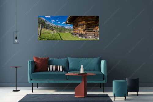 Kleine Almhütte auf der Wetterstein-Nordseite mit Blick auf das Alpsitzmassiv - Oimhütterl - Größe ca. 175x70cm, Seitenverhältnis 2,5:1 - Almhütte im Wettersteingebirge - weitere Infos unter https://www.kriner-weiermann.de