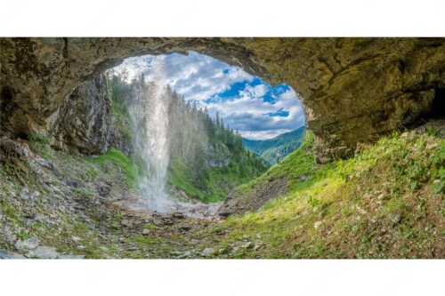 Sehr versteckt liegt dieser paradiesische Wasserfall im Karwendel - Paradiesfall - Seitenverhältnis 2:1 - Wasserfall im Karwendelgebirge - weitere Infos unter https://www.kriner-weiermann.de