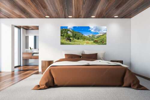 Pferde im Soierngebirge mit Soiernsee und Gumpenkarspitze - Rammsbeijnressa - Größe ca. 200x80cm, Seitenverhältnis 2,5:1 - Pferde im Soierngebirge - weitere Infos unter https://www.kriner-weiermann.de