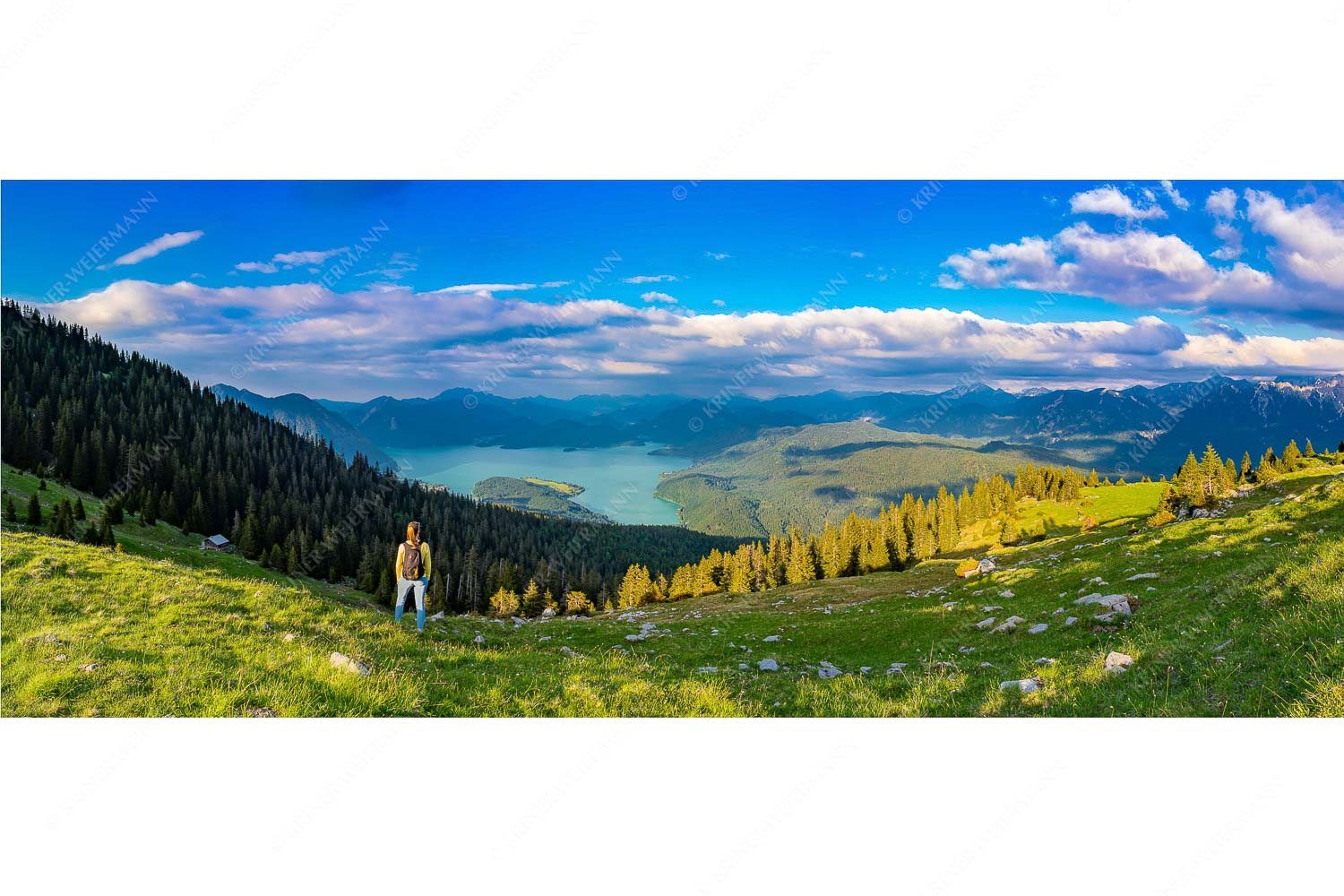 Blick über den Walchensee in die Bayrischen Voralpen