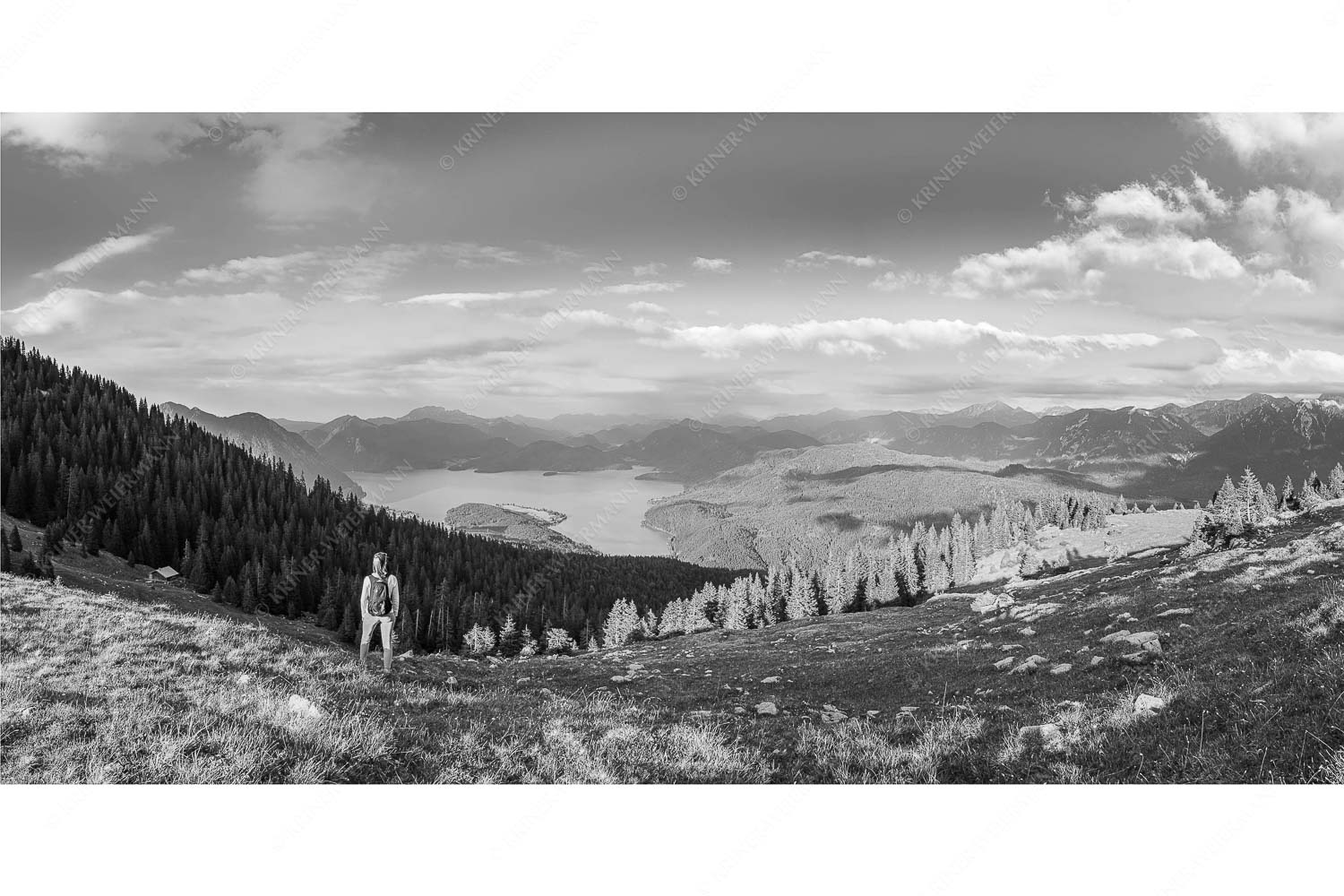 Rauskommen – Seitenverhältnis 2:1 — Berwanderung am Simetsberg mit Walchensee Blick über den Walchensee in die Bayrischen Voralpen