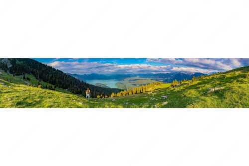Blick über den Walchensee in die Bayrischen Voralpen - Rauskommen - Seitenverhältnis 5:1 - Berwanderung am Simetsberg mit Walchensee - weitere Infos unter https://www.kriner-weiermann.de