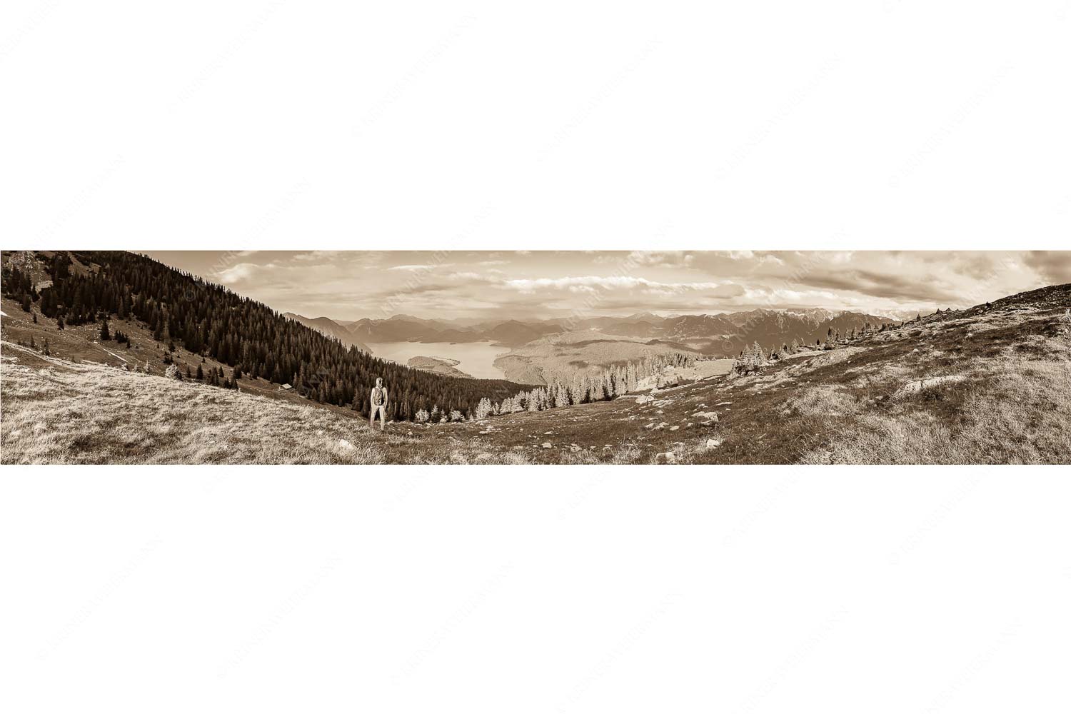 Rauskommen – Seitenverhältnis 5:1 — Berwanderung am Simetsberg mit Walchensee Blick über den Walchensee in die Bayrischen Voralpen