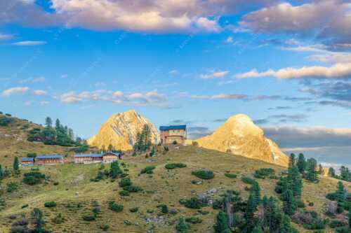 Blick über Schachensschloß zum Hochblassen und Alpspitze bei Sonnenaufgang - Residenz - Seitenverhältnis 3:2 - Schachensschloß mit Hochblassen und Alpspitze - weitere Infos unter https://www.kriner-weiermann.de