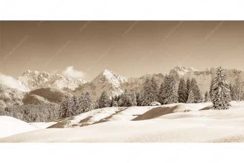 Einsamer Wiesmahdstadel mit viel Schnee und Wörner, Tiefkar und Westlicher Karwendelspitze im Hintergrund - Richtig Winter - Seitenverhältnis 2:1 - Winterlandschaft Karwendel - weitere Infos unter https://www.kriner-weiermann.de