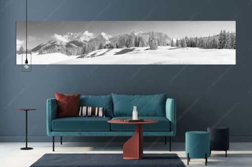 Einsamer Wiesmahdstadel mit viel Schnee und Wörner, Tiefkar und Westlicher Karwendelspitze im Hintergrund - Richtig Winter - Größe ca. 350x70cm, Seitenverhältnis 5:1 - Winterlandschaft Karwendel - weitere Infos unter https://www.kriner-weiermann.de
