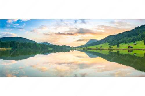 Blick über den Geroldsee in den Sonnenuntergang am Estergebirge - Ruhige Wasser - Seitenverhältnis 2,5:1 - Geroldsee mit Wank - weitere Infos unter https://www.kriner-weiermann.de