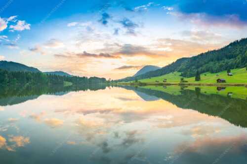 Blick über den Geroldsee in den Sonnenuntergang am Estergebirge - Ruhige Wasser - Seitenverhältnis 3:2 - Geroldsee mit Wank - weitere Infos unter https://www.kriner-weiermann.de