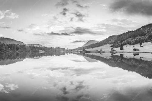 Blick über den Geroldsee in den Sonnenuntergang am Estergebirge - Ruhige Wasser - Seitenverhältnis 3:2 - Geroldsee mit Wank - weitere Infos unter https://www.kriner-weiermann.de