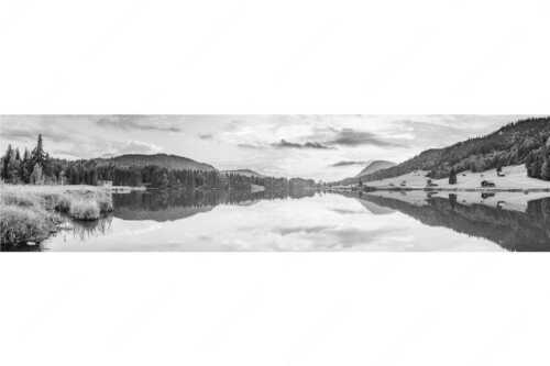 Blick über den Geroldsee in den Sonnenuntergang am Estergebirge - Ruhige Wasser - Seitenverhältnis 4:1 - Geroldsee mit Wank - weitere Infos unter https://www.kriner-weiermann.de
