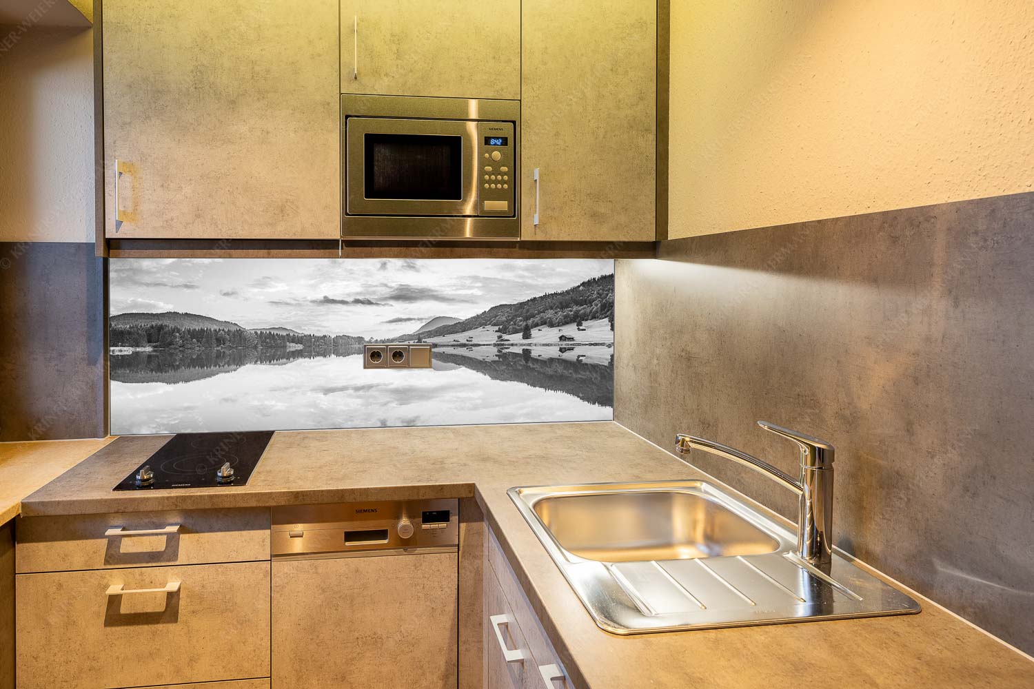 Blick über den Geroldsee in den Sonnenuntergang am Estergebirge - Ruhige Wasser - Größe ca. 150x60cm, Seitenverhältnis 2,5:1 - Geroldsee mit Wank - weitere Infos unter https://www.kriner-weiermann.de