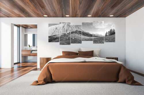 Jungvieh auf der Sommerweide im Wettersteingebirge - Ruhige Weide - 6er Split, Größe ca. 280x112cm, Seitenverhältnis 2,5:1 - Almbetrieb im Wettersteingebirge - weitere Infos unter https://www.kriner-weiermann.de