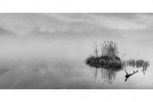 Mystisch hängt der Nebel über dem Barmsee wärend das Karwendel noch durchscheint - Ruhiges Wasser - Seitenverhältnis 2:1 - Nebelstimmung am Barmsee - weitere Infos unter https://www.kriner-weiermann.de