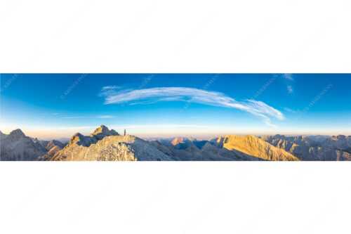 Blick von Sägezahn zur den Sonnenspitzen im Karwendelgebirge - Sägezahn - Seitenverhältnis 4:1 - Kaltwasserkarspitze im Karwendel - weitere Infos unter https://www.kriner-weiermann.de