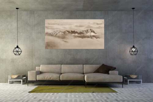 Nur das Gipfelkreuz vom Bischof ragt heraus mit den Gipeln von Alpspitze und Zugspitze - Sanfter Morgen - Größe ca. 200x100cm, Seitenverhältnis 2:1 - Jubiläumsgrat im Morgenlicht - weitere Infos unter https://www.kriner-weiermann.de