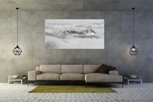 Nur das Gipfelkreuz vom Bischof ragt heraus mit den Gipeln von Alpspitze und Zugspitze - Sanfter Morgen - Größe ca. 200x100cm, Seitenverhältnis 2:1 - Jubiläumsgrat im Morgenlicht - weitere Infos unter https://www.kriner-weiermann.de