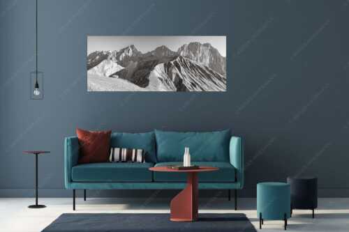 Bergschafe an der Erinnerungshütte mit Oberreintalschrofen und Scharnitzspitze im Wettersteingebirge - Scharnitzjoch - Größe ca. 175x70cm, Seitenverhältnis 2,5:1 - Schafe mit Erinnerungshütte im Wetterstein - weitere Infos unter https://www.kriner-weiermann.de