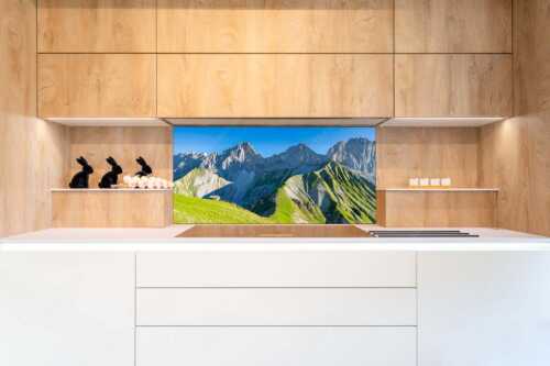 Bergschafe an der Erinnerungshütte mit Oberreintalschrofen und Scharnitzspitze im Wettersteingebirge - Scharnitzjoch - Größe ca. 120x60cm, Seitenverhältnis 2:1 - Schafe mit Erinnerungshütte im Wetterstein - weitere Infos unter https://www.kriner-weiermann.de