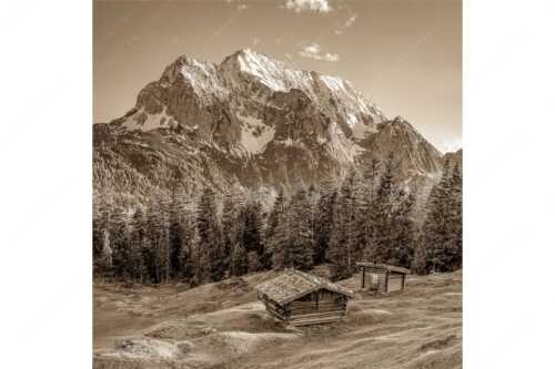 Blick über Buckelwiese und Wiesmahdstadel zur Oberen Wettersteinspitze - Scheas Platzla - Seitenverhältnis 1:1 - Heustadel auf Buckelwiese mit Wetterstein - weitere Infos unter https://www.kriner-weiermann.de