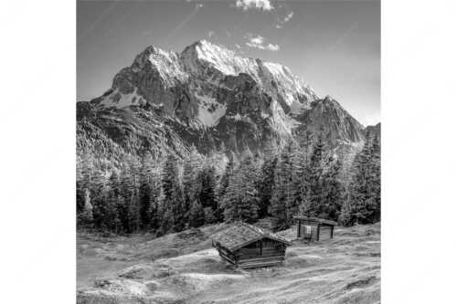 Blick über Buckelwiese und Wiesmahdstadel zur Oberen Wettersteinspitze - Scheas Platzla - Seitenverhältnis 1:1 - Heustadel auf Buckelwiese mit Wetterstein - weitere Infos unter https://www.kriner-weiermann.de