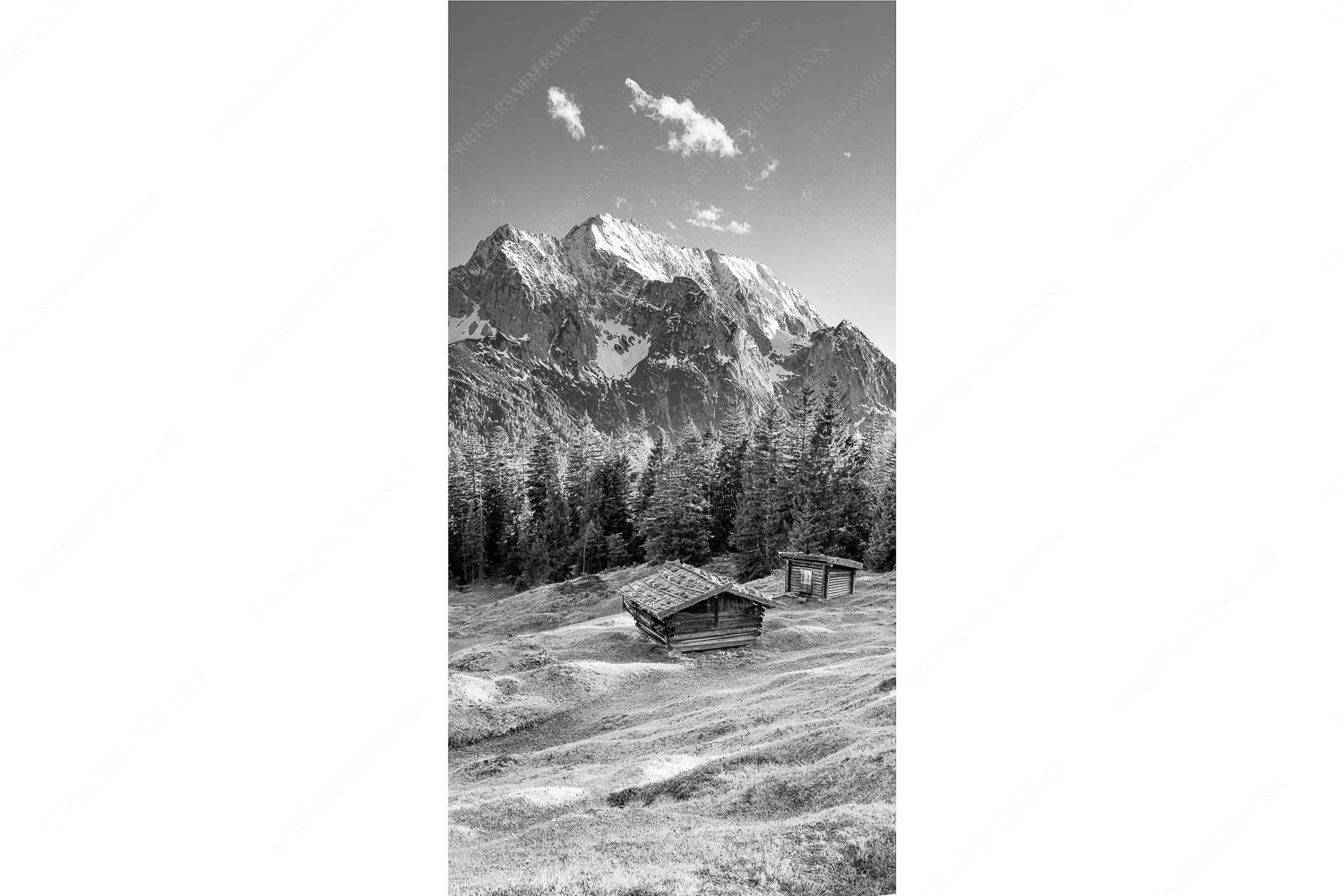 Blick über Buckelwiese und Wiesmahdstadel zur Oberen Wettersteinspitze - Scheas Platzla - Seitenverhältnis 1:2 - Heustadel auf Buckelwiese mit Wetterstein - weitere Infos unter https://www.kriner-weiermann.de