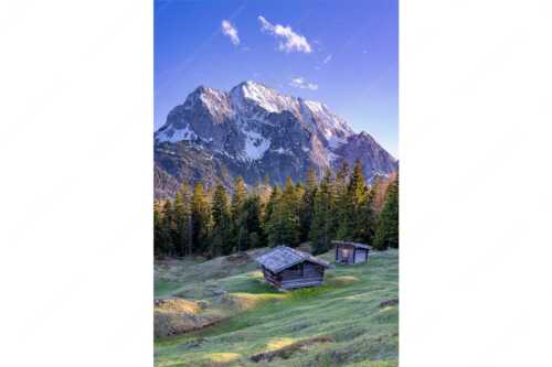 Blick über Buckelwiese und Wiesmahdstadel zur Oberen Wettersteinspitze - Scheas Platzla - Seitenverhältnis 2:3 - Heustadel auf Buckelwiese mit Wetterstein - weitere Infos unter https://www.kriner-weiermann.de