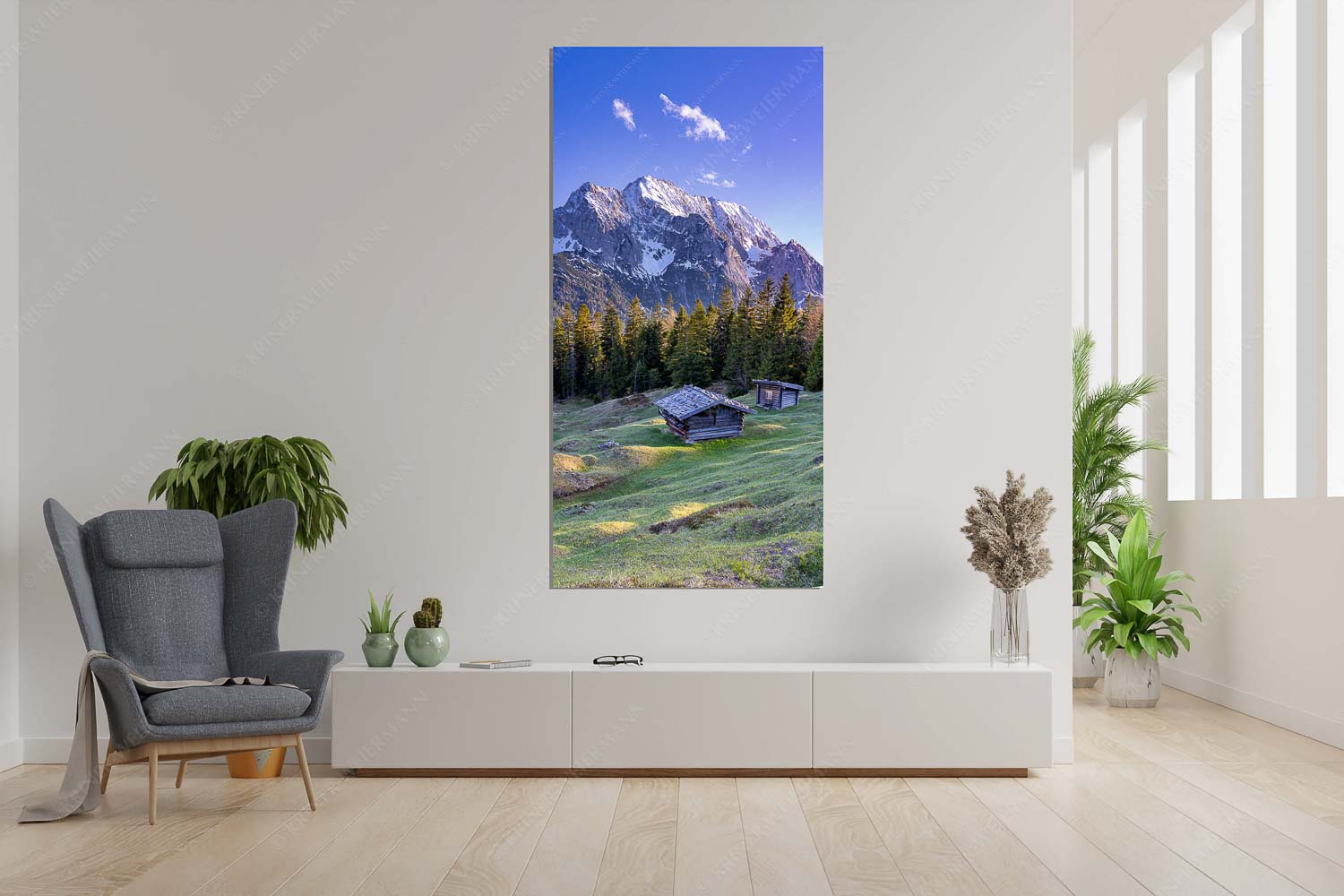 Blick über Buckelwiese und Wiesmahdstadel zur Oberen Wettersteinspitze - Scheas Platzla - Größe ca. 90x180cm, Seitenverhältnis 1:2 - Heustadel auf Buckelwiese mit Wetterstein - weitere Infos unter https://www.kriner-weiermann.de