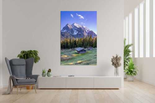 Blick über Buckelwiese und Wiesmahdstadel zur Oberen Wettersteinspitze - Scheas Platzla - Größe ca. 120x180cm, Seitenverhältnis 2:3 - Heustadel auf Buckelwiese mit Wetterstein - weitere Infos unter https://www.kriner-weiermann.de