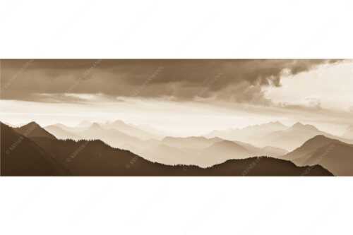 Blick in den Sonnenaufgan in die Bayrischen Voralpen - Schemenhaft - Seitenverhältnis 3:1 - Bergsilhouetten Sonnenaufgang - weitere Infos unter https://www.kriner-weiermann.de