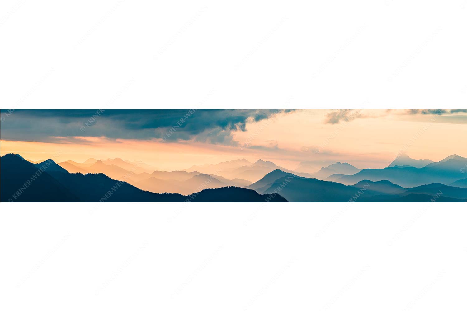 Schemenhaft – Seitenverhältnis 5:1 — Bergsilhouetten Sonnenaufgang Blick in den Sonnenaufgan in die Bayrischen Voralpen