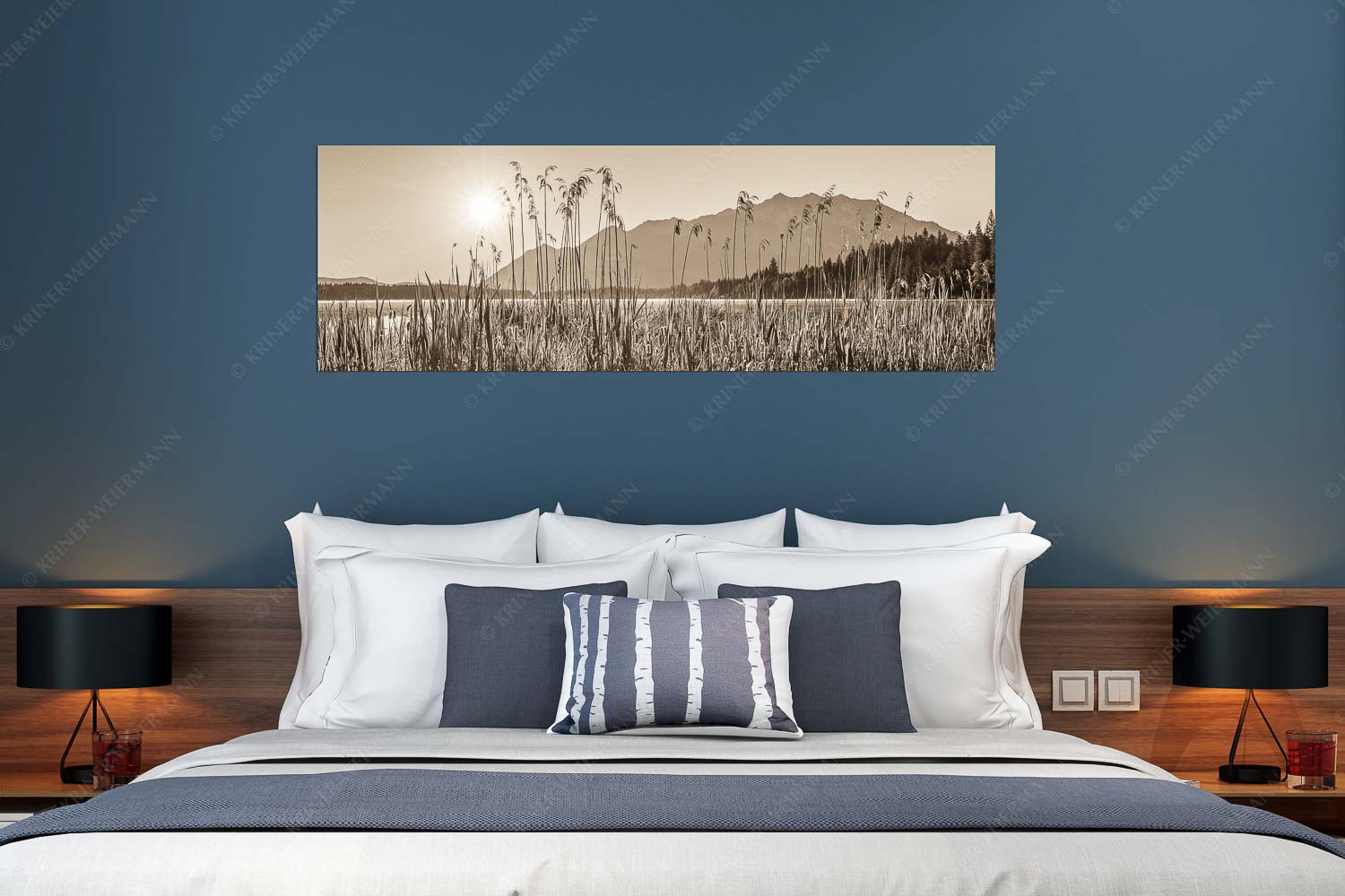 Schilfufer – Größe ca. 180x60cm, Seitenverhältnis 3:1 — Barmseeufer mit Soierngebirge Sonnenaufgang am Barmsee - Schilfufer - Größe ca. 180x60cm, Seitenverhältnis 3:1 - Barmseeufer mit Soierngebirge - weitere Infos unter https://www.kriner-weiermann.de
