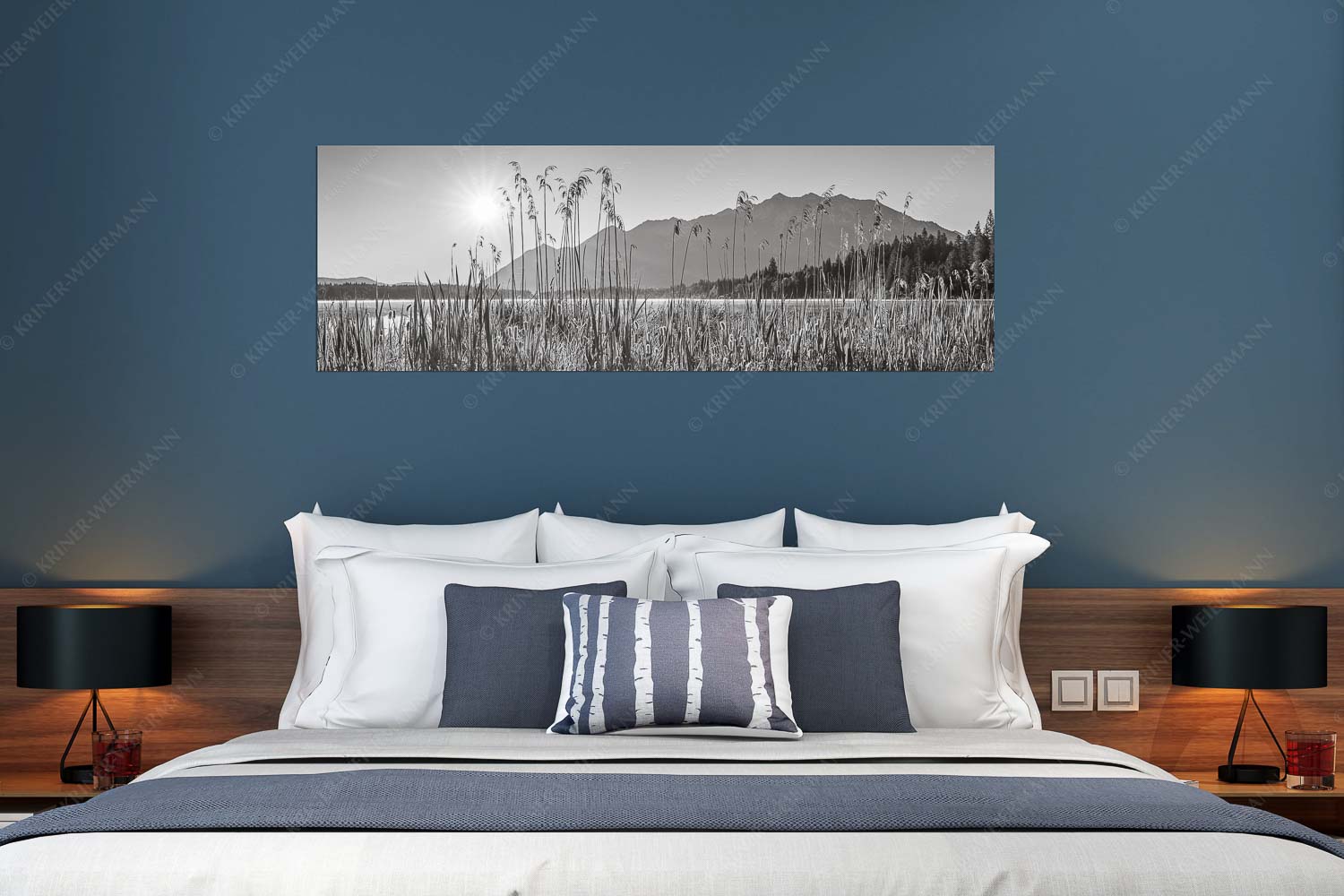 Schilfufer – Größe ca. 180x60cm, Seitenverhältnis 3:1 — Barmseeufer mit Soierngebirge Sonnenaufgang am Barmsee - Schilfufer - Größe ca. 180x60cm, Seitenverhältnis 3:1 - Barmseeufer mit Soierngebirge - weitere Infos unter https://www.kriner-weiermann.de