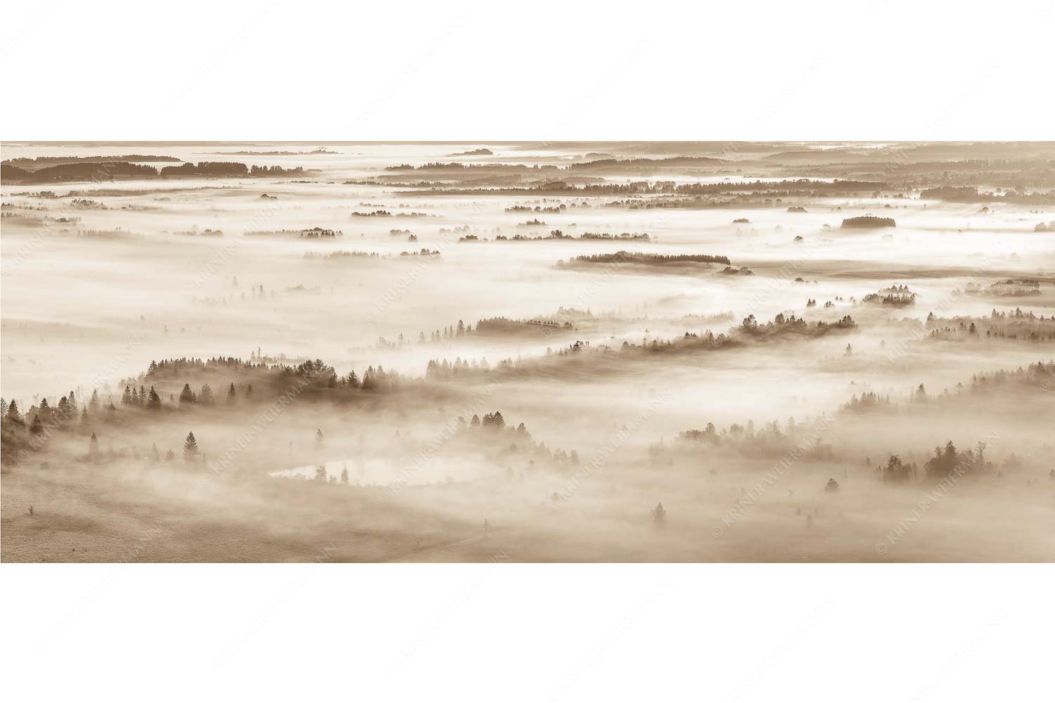 Nebelstimmung im Kochlermoos - Schleiergewand - Seitenverhältnis 2,5:1 - Morgenstimmung bei Kochel - weitere Infos unter https://www.kriner-weiermann.de