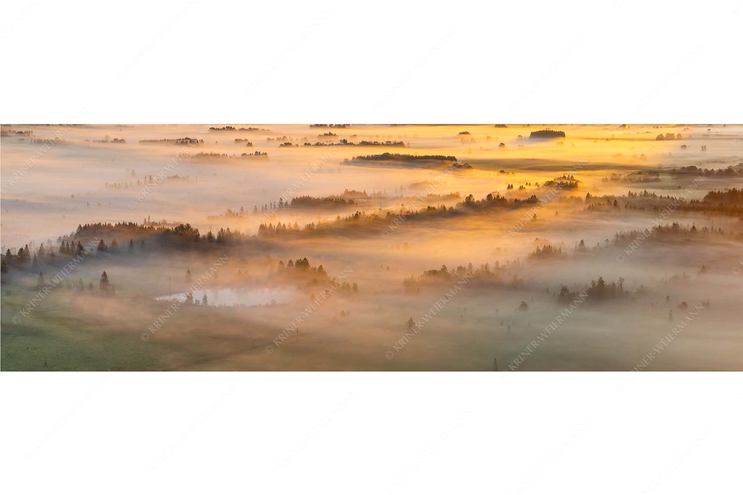 Nebelstimmung im Kochlermoos - Schleiergewand - Seitenverhältnis 3:1 - Morgenstimmung bei Kochel - weitere Infos unter https://www.kriner-weiermann.de