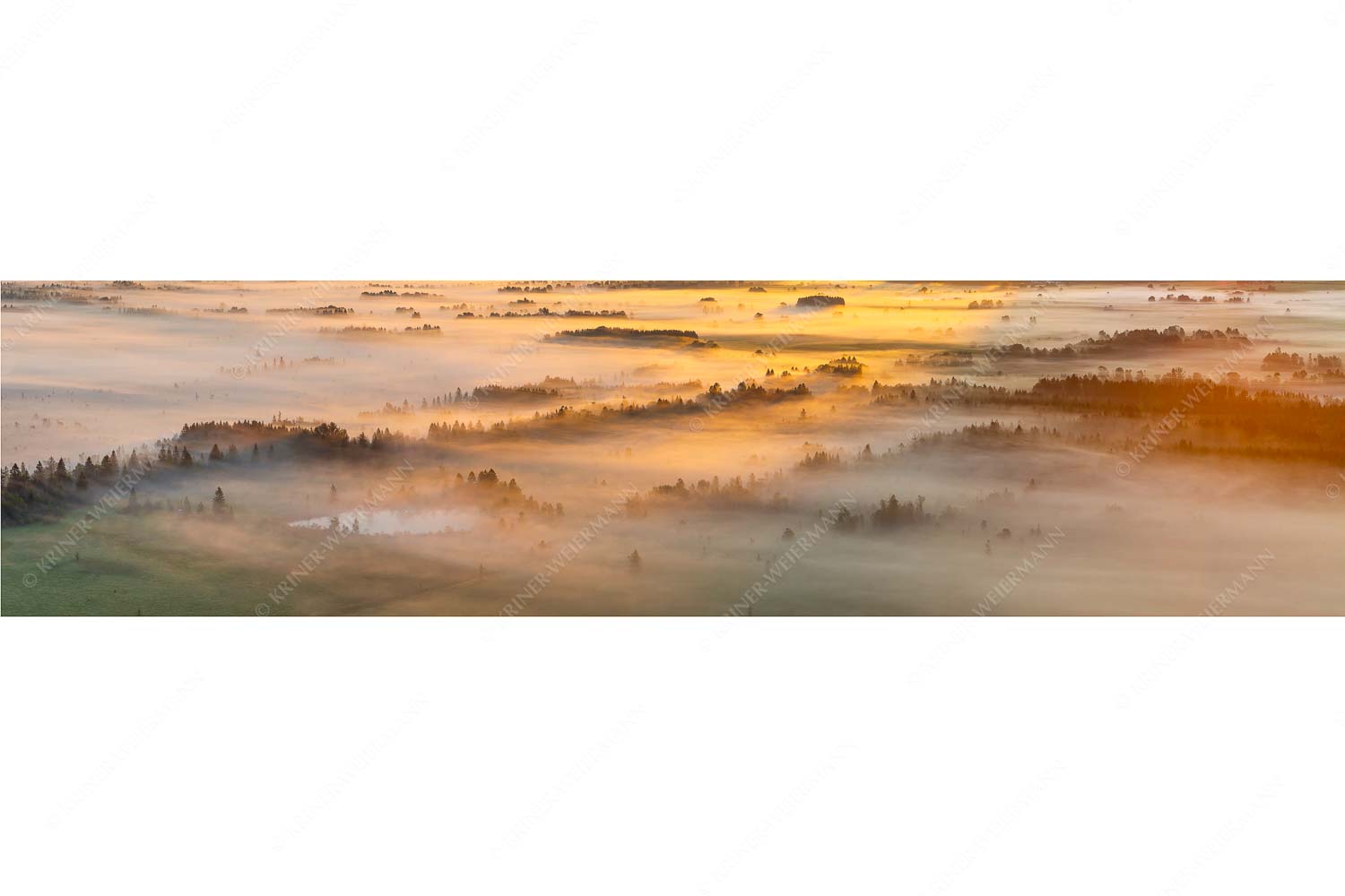 Schleiergewand – Seitenverhältnis 4:1 — Morgenstimmung bei Kochel Nebelstimmung im Kochlermoos