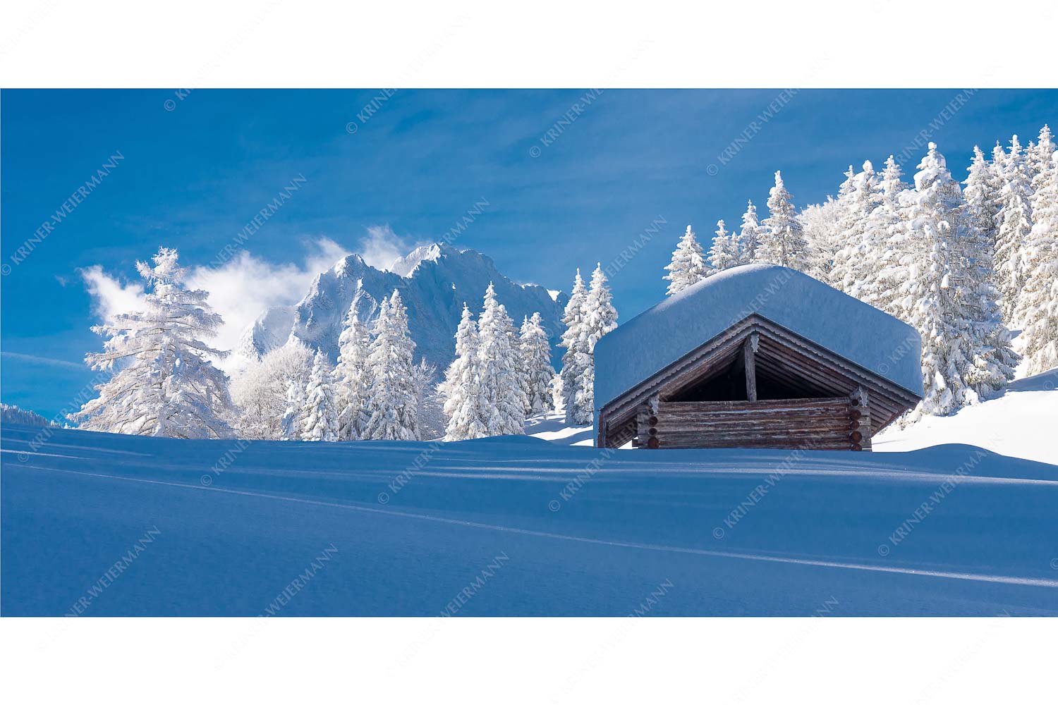 Nach heftigen Schneefällen im Kranzberggebiet müssen die Dächer eine hohe Last tragen