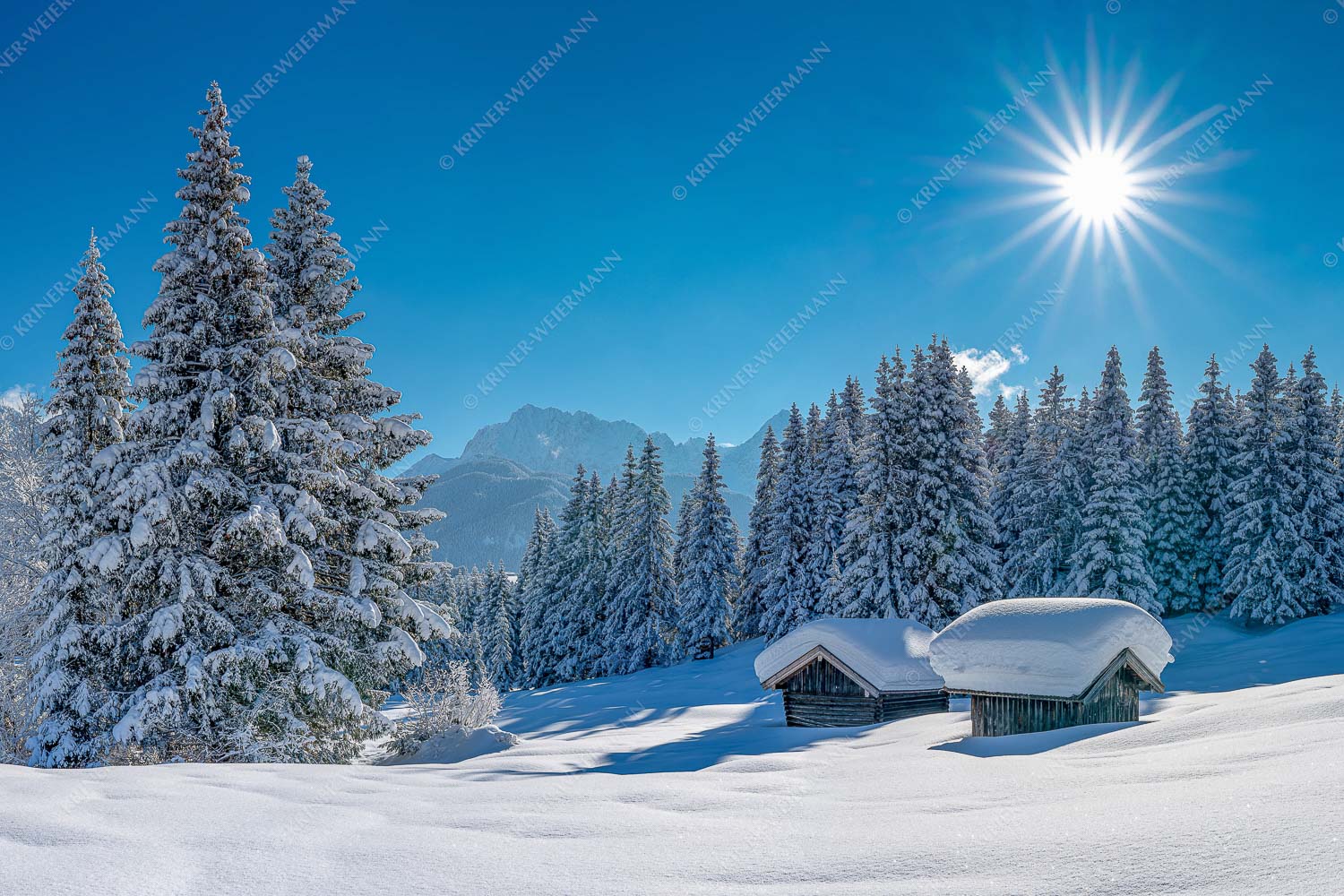Schneereich – Seitenverhältnis 3:2 — Viel Schnee im Isartal Eine tiefverschneite Winterlandschaft zwischen Krün und Mittenwald zeigt sich im Sonnenschein
