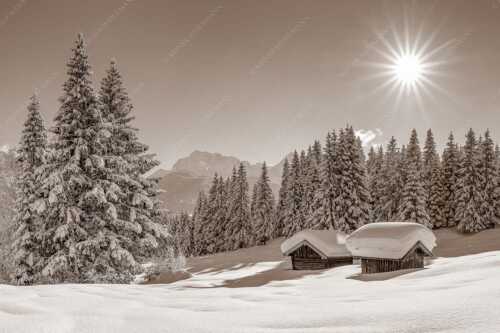 Eine tiefverschneite Winterlandschaft zwischen Krün und Mittenwald zeigt sich im Sonnenschein - Schneereich - Seitenverhältnis 3:2 - Viel Schnee im Isartal - weitere Infos unter https://www.kriner-weiermann.de