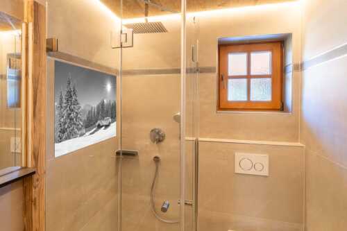 Eine tiefverschneite Winterlandschaft zwischen Krün und Mittenwald zeigt sich im Sonnenschein - Schneereich - Größe ca. 120x80cm, Seitenverhältnis 3:2 - Viel Schnee im Isartal - weitere Infos unter https://www.kriner-weiermann.de