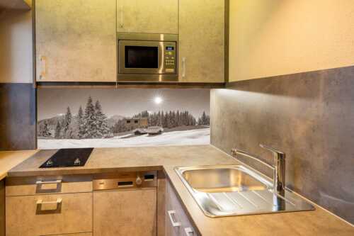 Eine tiefverschneite Winterlandschaft zwischen Krün und Mittenwald zeigt sich im Sonnenschein - Schneereich - Größe ca. 150x60cm, Seitenverhältnis 2,5:1 - Viel Schnee im Isartal - weitere Infos unter https://www.kriner-weiermann.de