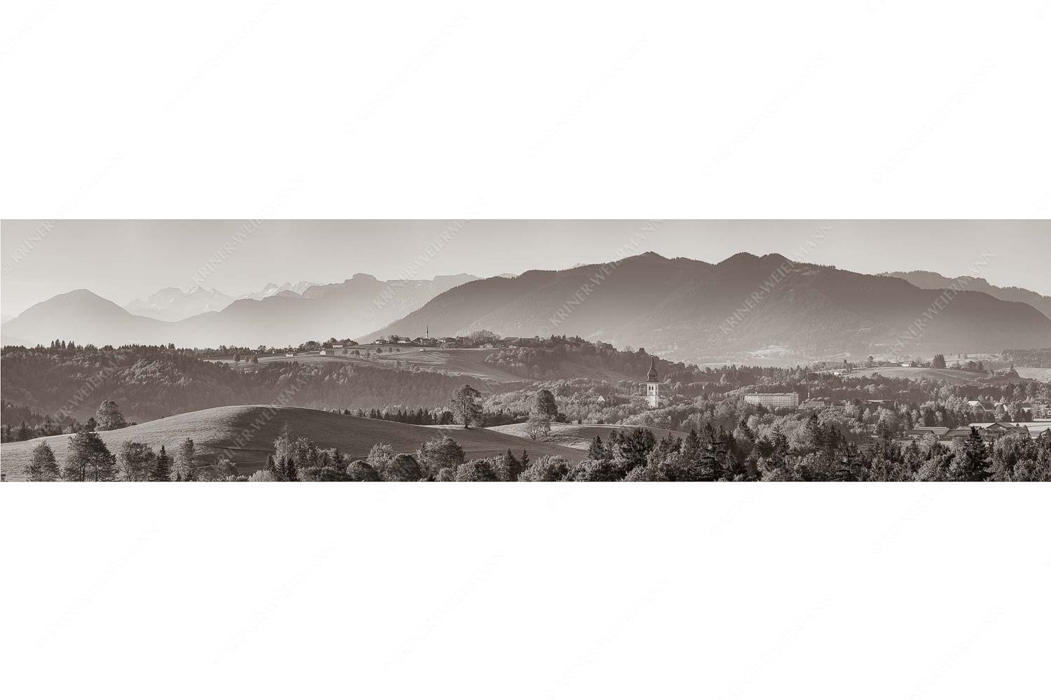 Schönberg – Seitenverhältnis 4:1 — Malerisches Bergdorf Blick über Rottenbuch und Schönberg ins Karwendel, Estergebirge, Hörnle und Wettersteingebirge