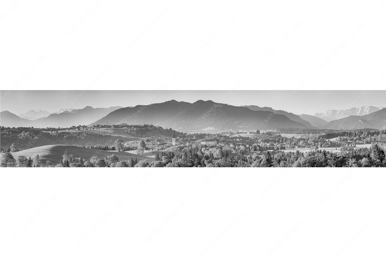 Schönberg – Seitenverhältnis 5:1 — Malerisches Bergdorf Blick über Rottenbuch und Schönberg ins Karwendel, Estergebirge, Hörnle und Wettersteingebirge