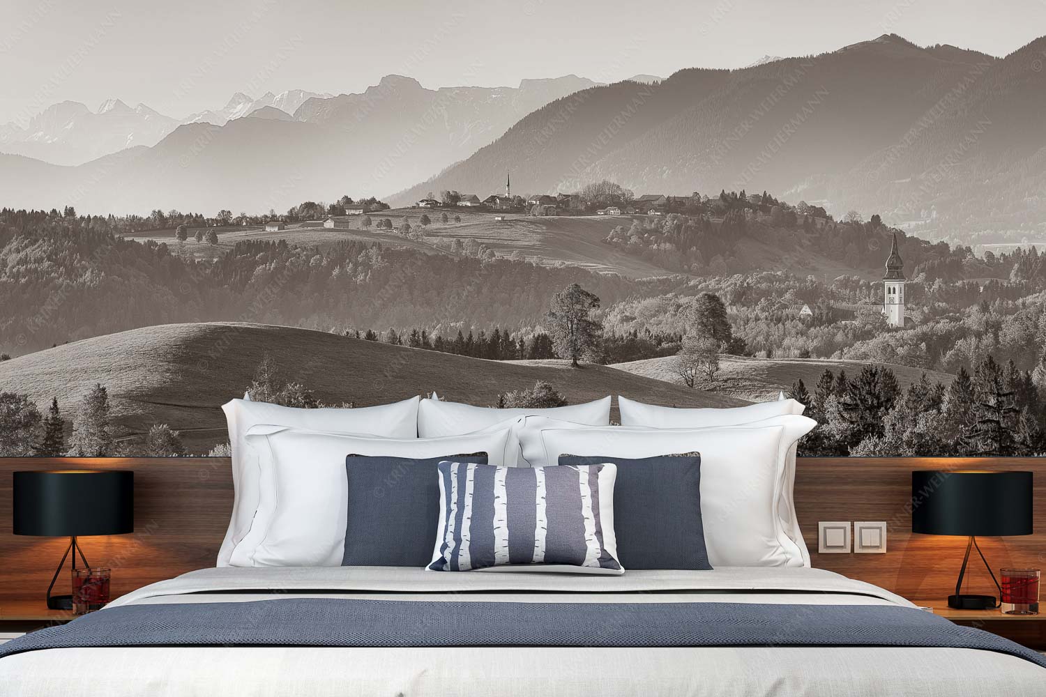 Schönberg – Größe ca. 350x140cm, Seitenverhältnis 2,5:1 — Malerisches Bergdorf Blick über Rottenbuch und Schönberg ins Karwendel, Estergebirge, Hörnle und Wettersteingebirge - Schönberg - Größe ca. 350x140cm, Seitenverhältnis 2,5:1 - Malerisches Bergdorf - weitere Infos unter https://www.kriner-weiermann.de