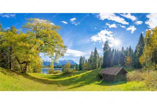 Alter Ahorn am Barmsee - Schönste Plätze - Seitenverhältnis 2:1 - Heustadel am Barmsee mit Karwendel - weitere Infos unter https://www.kriner-weiermann.de