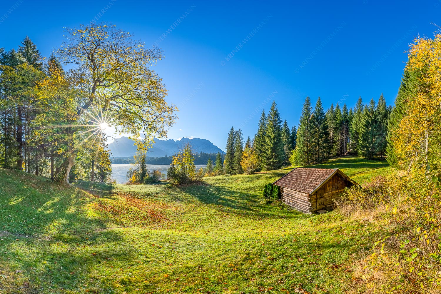 Blick über den Barmsee zum Karwendelgebirge - Schönste Plätze II - Am Barmsee - weitere Infos bei <a href="https://www.kriner-weiermann.de">Kriner-Weiermann.de</a>