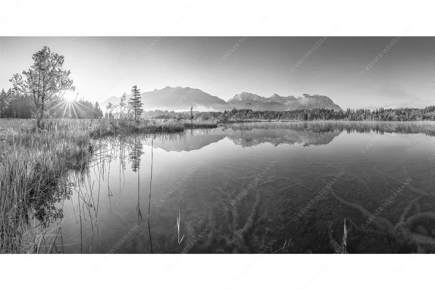 Seelenruhig – Seitenverhältnis 2:1 — Spiegelung am Barmsee mit Karwendel Sonnenaufgang am Barmsee mit Soiern- und Karwendelgebirge